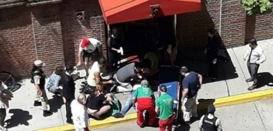 Motochorros asesinan a un turista inglés a metros del Faena y hieren a otro