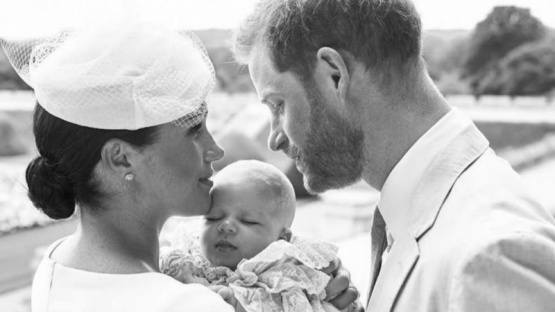 Así es la tierna foto navideña de Meghan Markle y el príncipe Harry junto a Archie